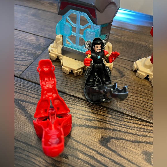 Playskool Heroes Iron Man Armour-Up Fortress - Picture 10 of 16